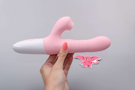 Adore Motio II. tlakový prirážajúci vibrátor, v ruke