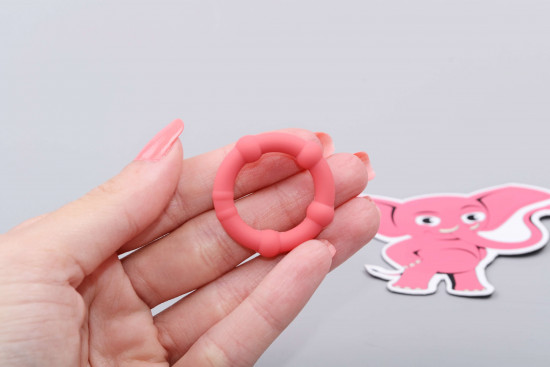 Erekčné krúžky Elephant Rings, v ruke