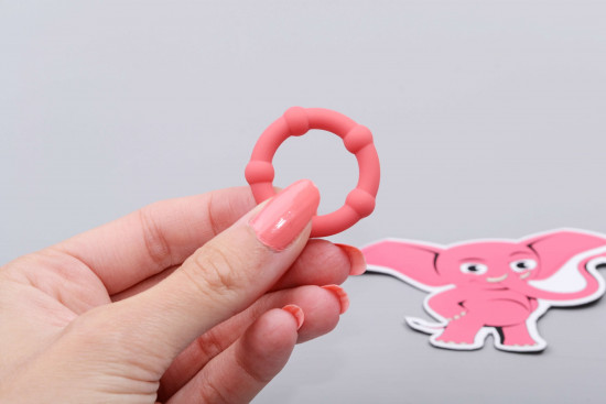 Erekčné krúžky Elephant Rings, v ruke