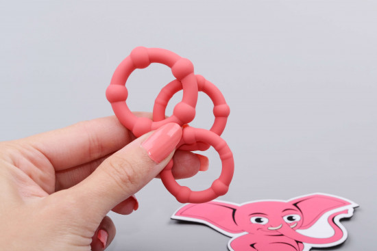 Erekčné krúžky Elephant Rings, v ruke