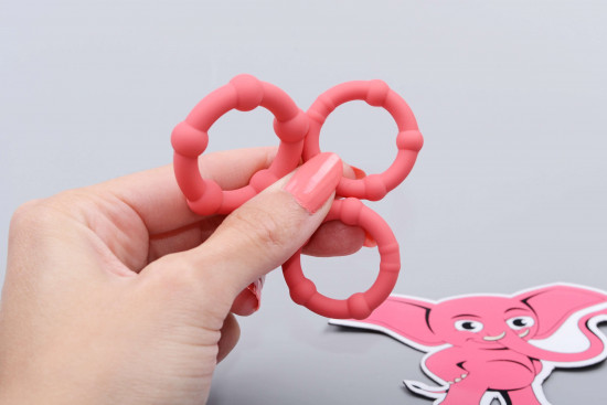 Erekčné krúžky Elephant Rings, v ruke