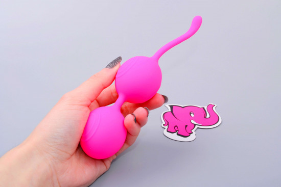 Venušine guličky Feel Silicone II, v ruke