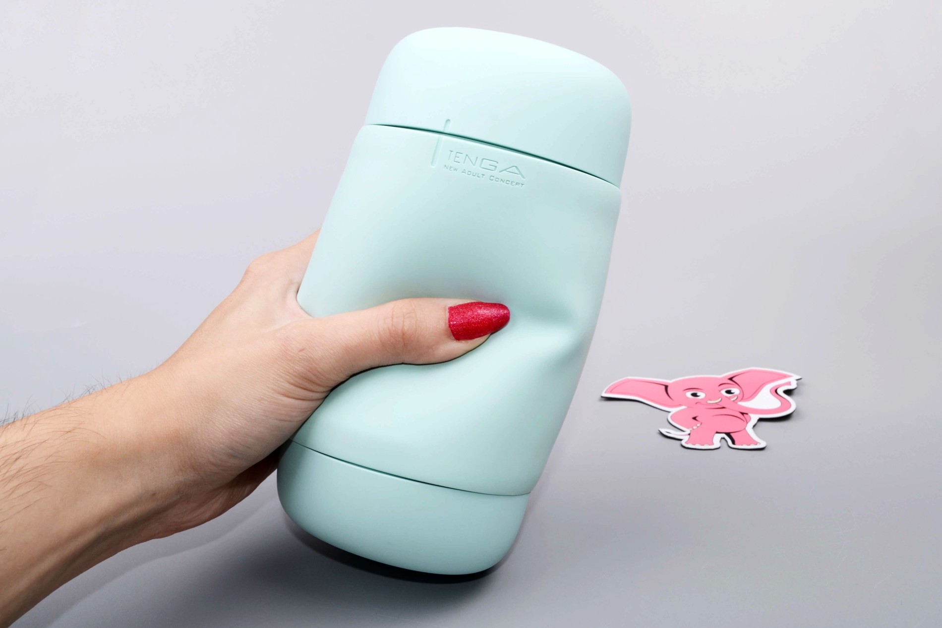 Tenga Puffy Green masturbátor (16,5 cm), v ruke