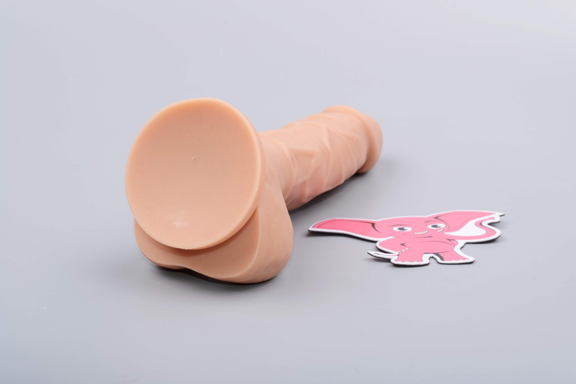 Realistický vibrátor s prísavkou a semenníkmi Real Touch (18 cm)