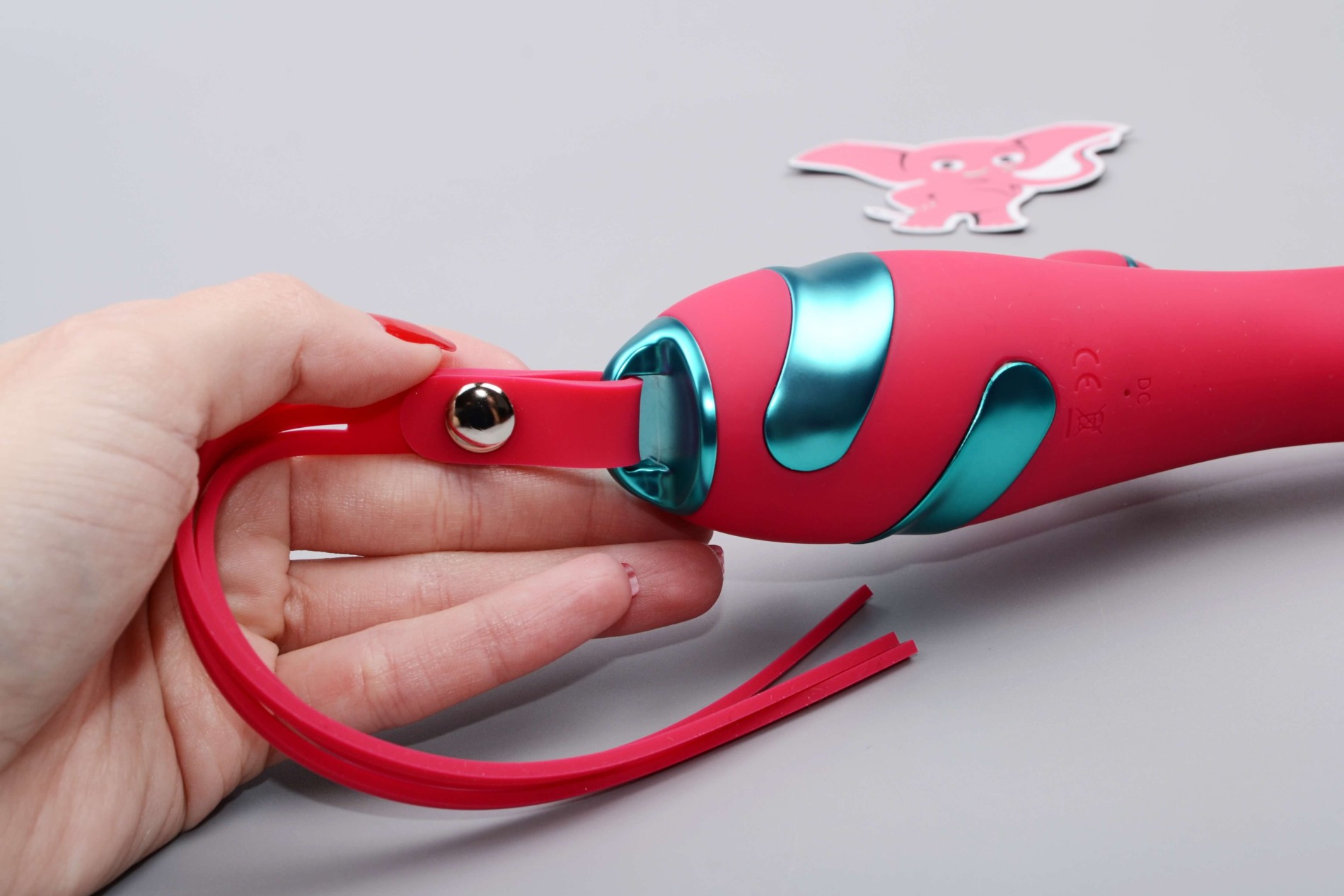 Adore Magenta G Touch tlakový vibrátor (22,8 cm), v ruke