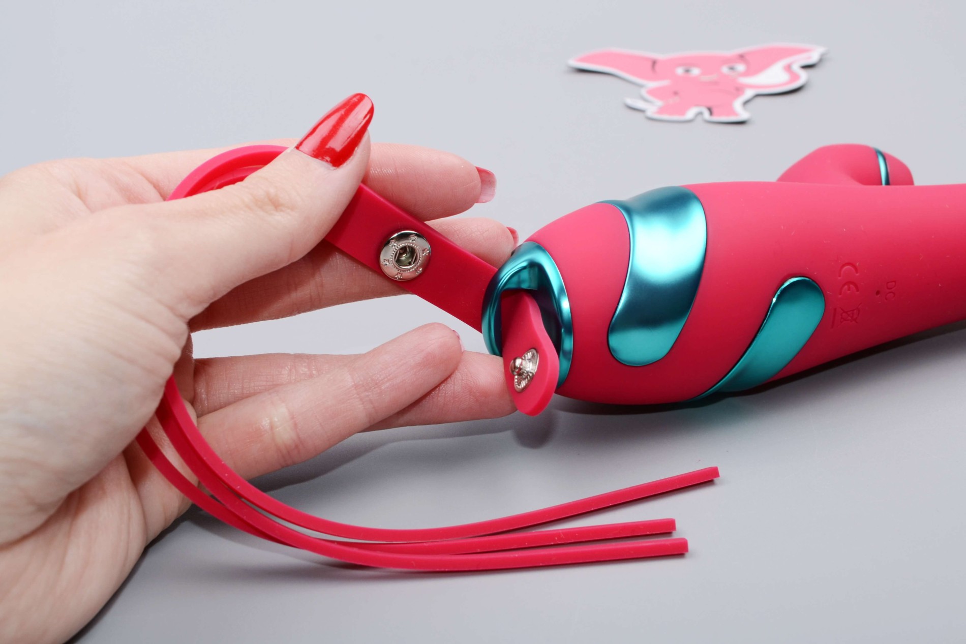 Adore Magenta G Touch tlakový vibrátor (22,8 cm), v ruke