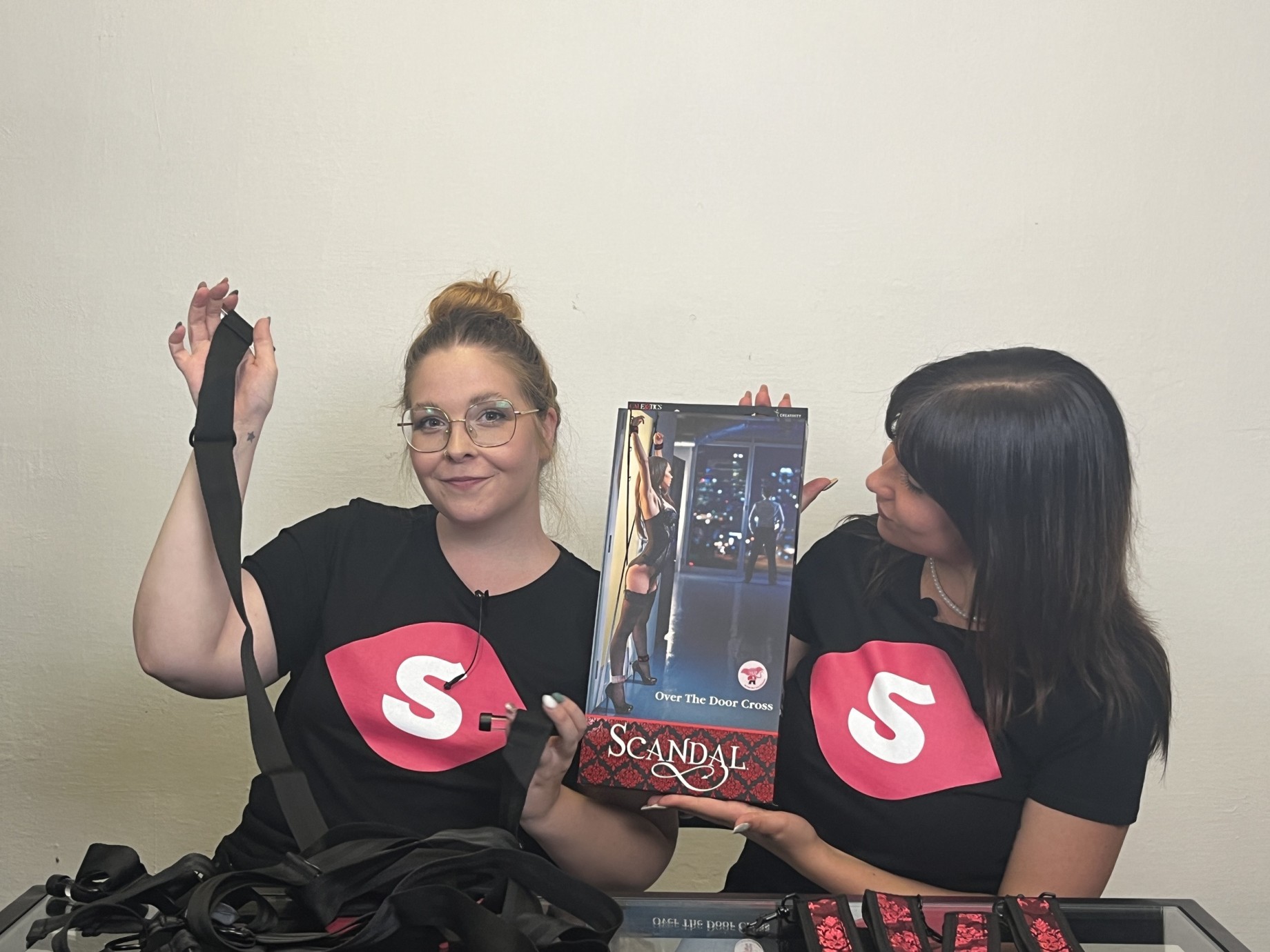 Bondážna súprava s krížom na dvere Tie Me Down