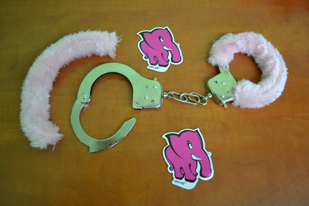 Kvalitné putá na ruky s plyšom - starší model