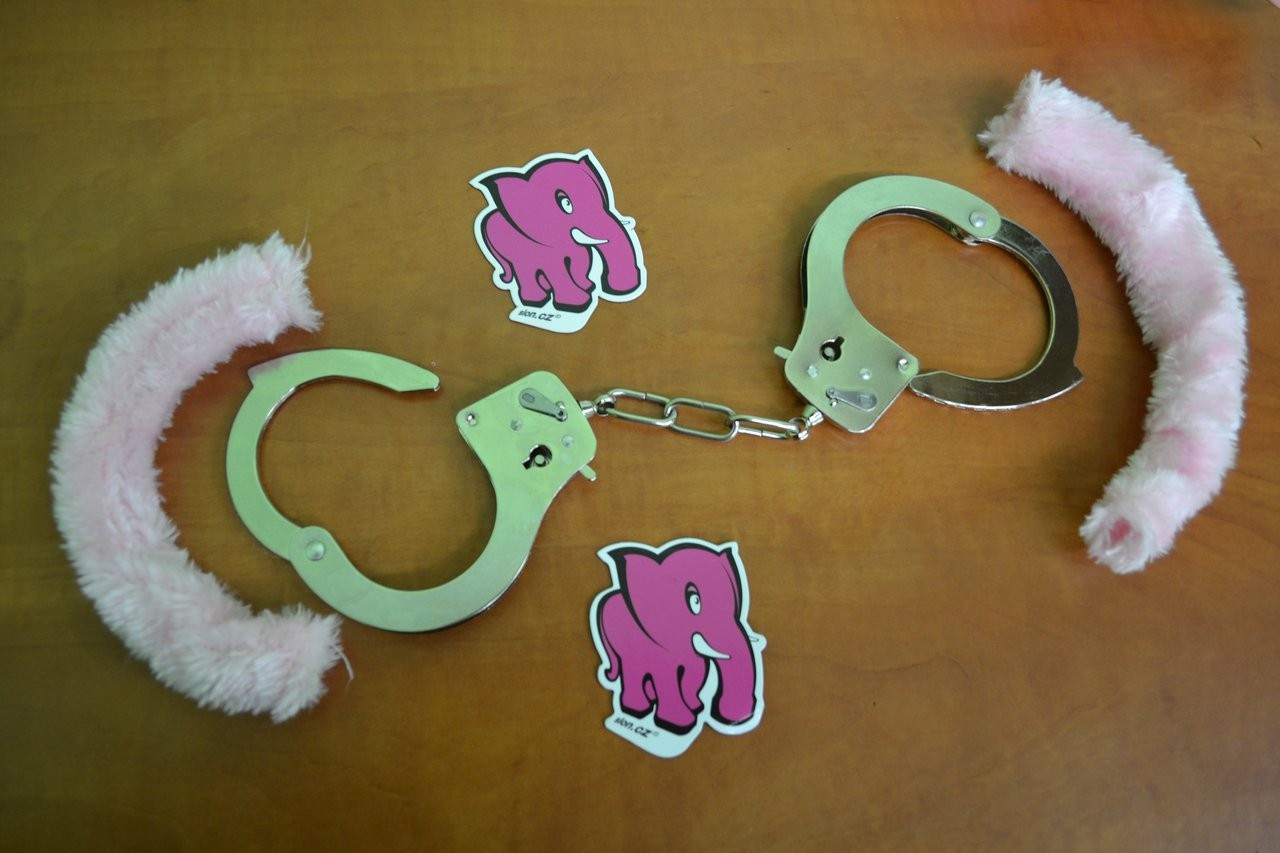 Kvalitné putá na ruky s plyšom - starší model