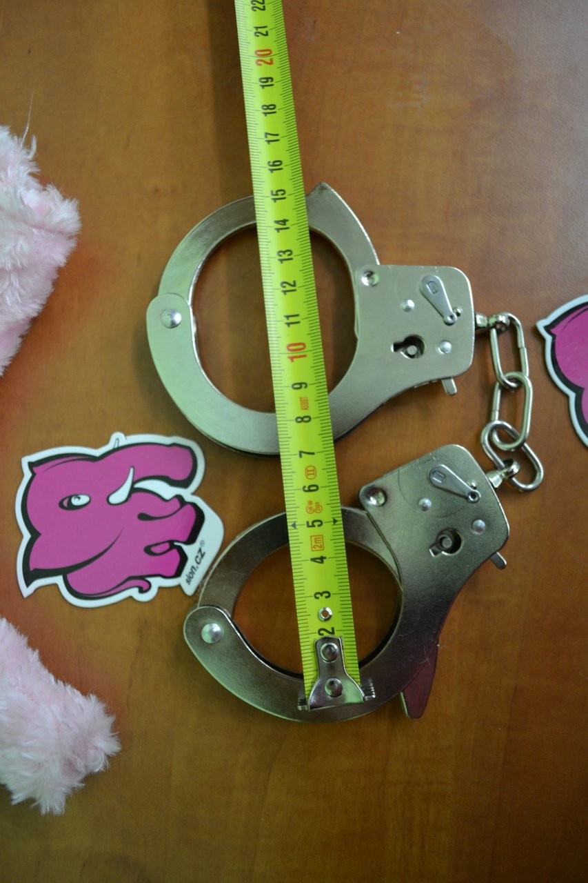 Kvalitné putá na ruky s plyšom - starší model