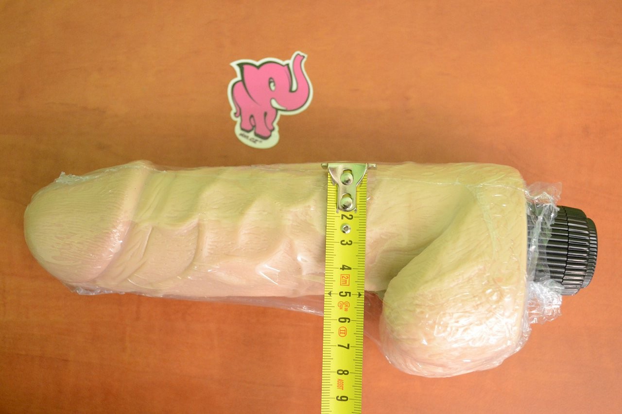 Vibrátor s semenníkmi BiggBoy 23 × 5 cm
