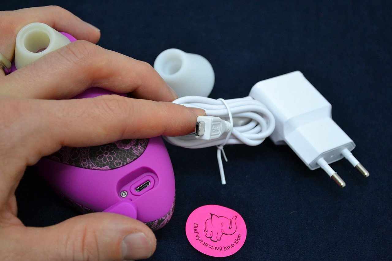 Womanizer Pro W500 Magenta nabíjačka USB