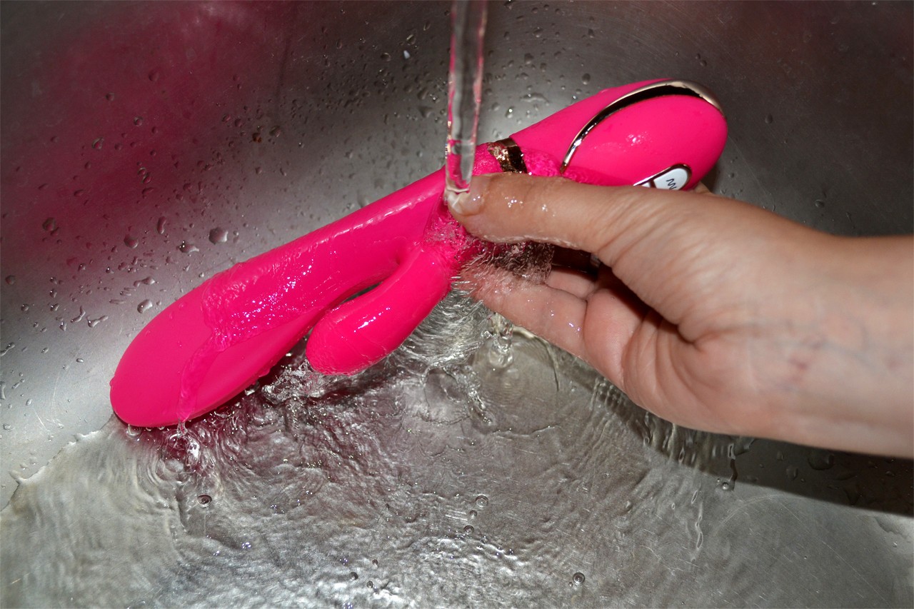 Vibrátor Raspberry Rabbit, s dvojitým silikónom - testujeme vodeodolnosť