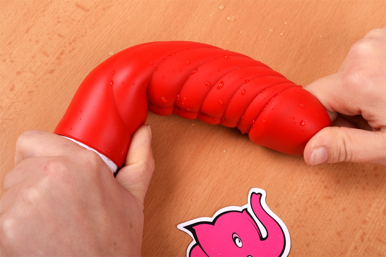 Silikónový vibrátor Big Muscle - testujeme ohybnosť