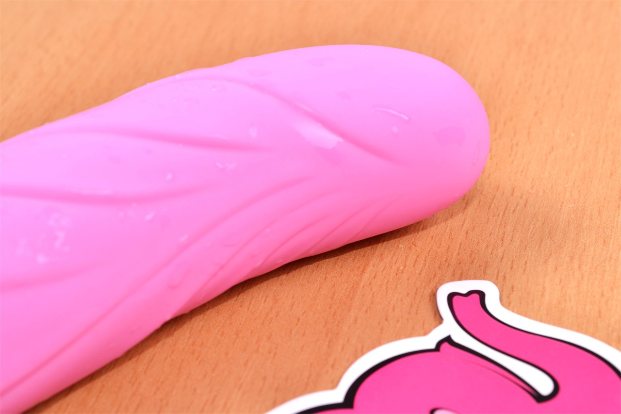 Vibe Therapy KamaSutra silikónový vibrátor, detailný pohľad na vrúbky