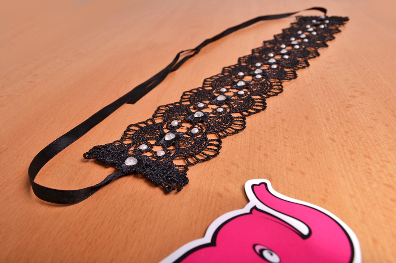 Choker s kamienkami Succubus - fotenie v predajni Ružový Slon Havířov