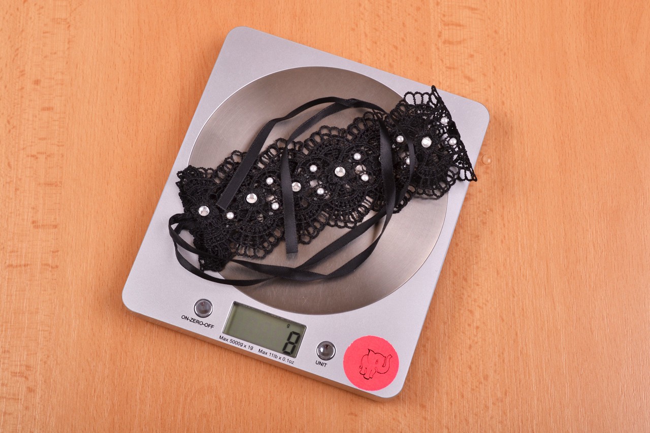 Choker s kamienkami Succubus - váženie, stolný váha ukazuje 8 g