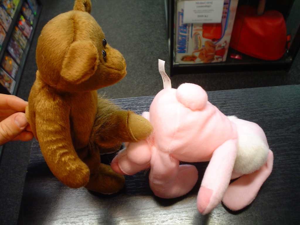 Plyšový ružový zajac s penisom