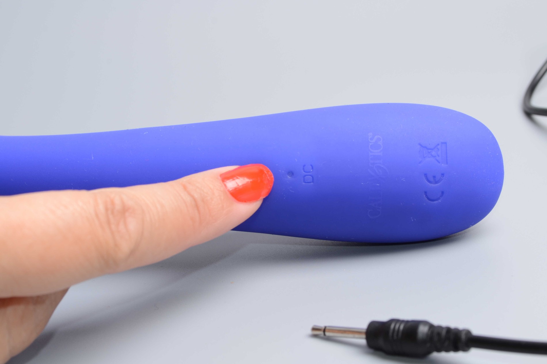 Vibrátor pre elektrosex Midnight Desire, miesto pre nabíjanie