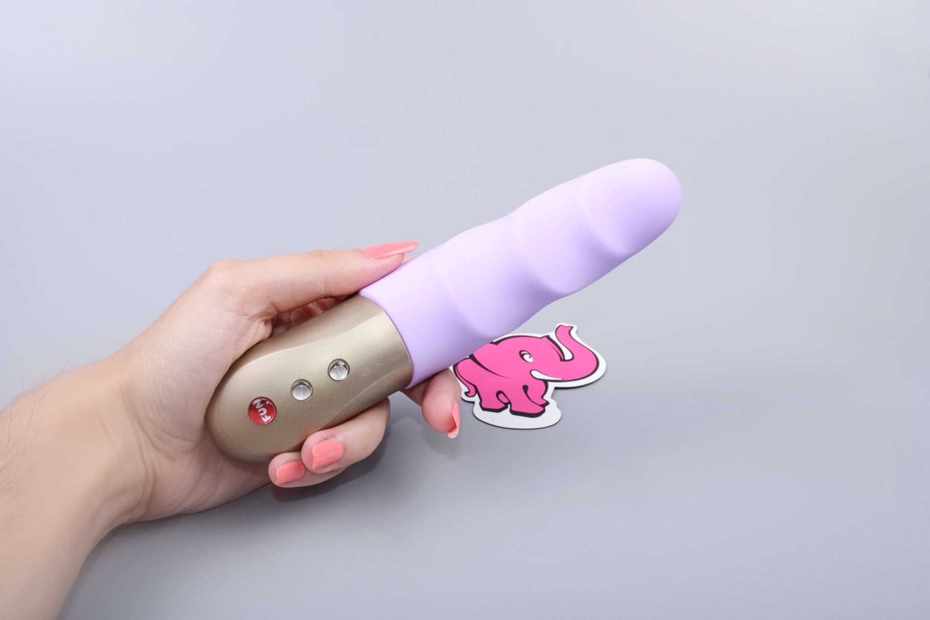 Fun Factory Stronic Petite handsfree pulzátor, v ruke