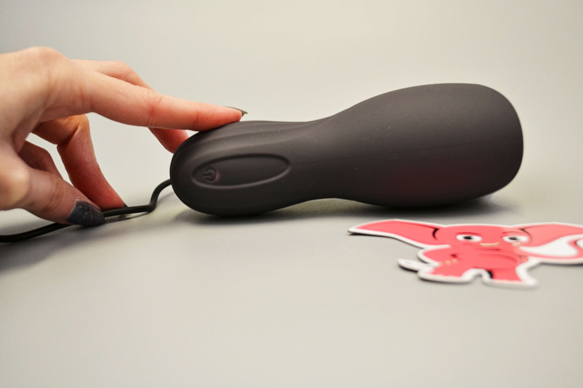 Vibračný masturbátor Squeeze–peasy (14 cm), nabíjanie