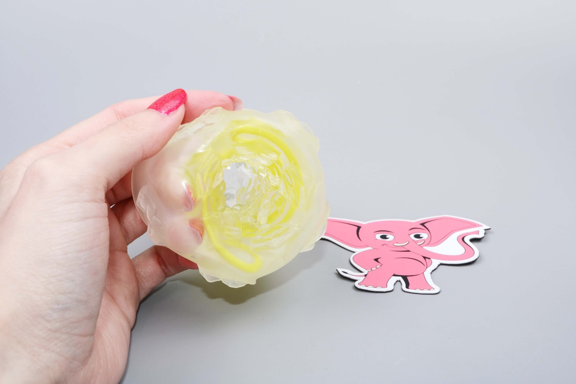 Tenga Spinner Shell masturbátor (13 cm), v ruke