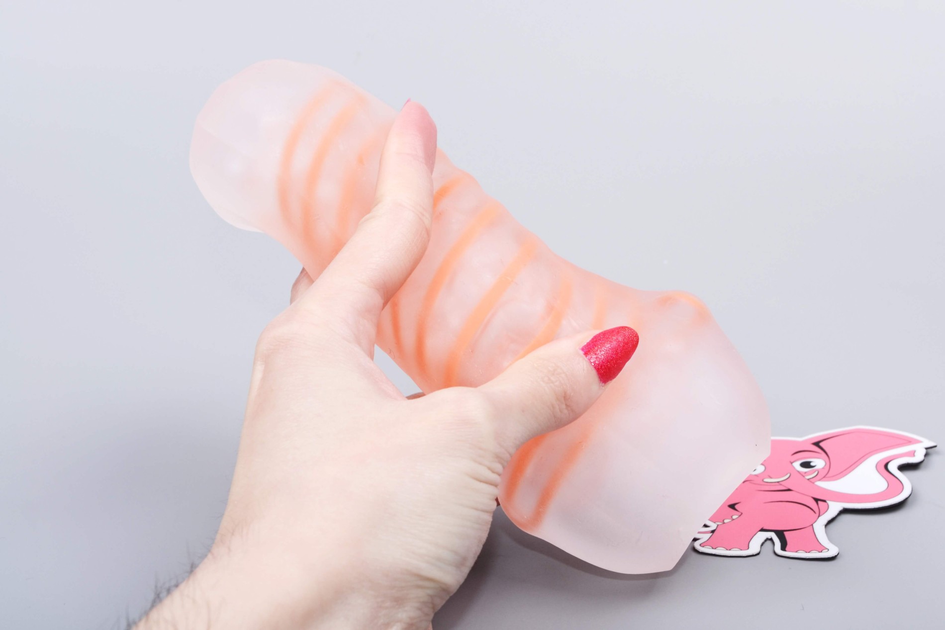 Tenga Spinner Hexa masturbátor (13 cm), v ruke