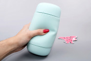 Tenga Puffy Green masturbátor (16,5 cm), v ruke