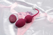 Vibračné venušine guľôčky Juicy Plum s diaľkovým ovládaním