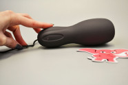 Vibračný masturbátor Squeeze–peasy (14 cm), nabíjanie
