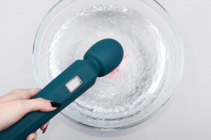 Masážny vibrátor AkuWand Next Gen (30 cm), vodeodolnosť