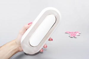 Tenga Flip Hole Zero EV vibračný masturbátor, v ruke