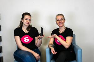 Realistické dildo s prísavkou a semenníkmi Darknite (15 cm)