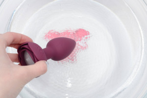 Svietiaci análny kolík s dotykovým tlačidlom Rose Flash (9,5 cm)