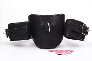 Kožený obojok s putami na ruky Leatherix RestrainMe