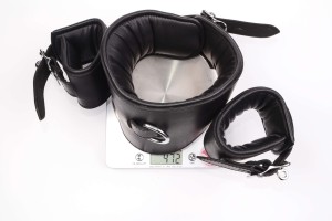 Kožený obojok s putami na ruky Leatherix RestrainMe