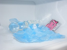 Dildo sklenené Icicles No 2 v chladničke