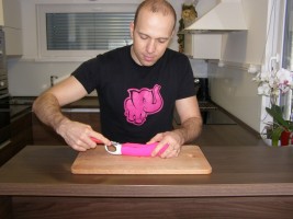 Adam rozrezáva Fun Factory Big Boss G5