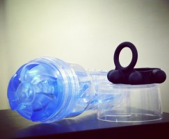 Fleshlight Turbo a Krúžok na penis so závažím BallStretcher