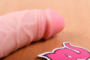 Silikónové dildo s prísavkou a semenníkmi (20cm) - detail žaluďa