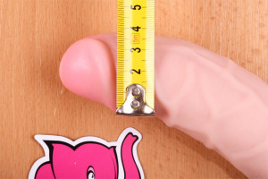 Silikónové dildo s prísavkou a semenníkmi (20cm) - priemer u žaluďa