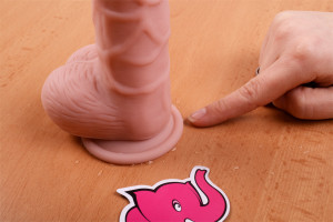 Silikónové dildo s prísavkou a semenníkmi (20cm) - prísavka