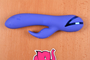 Rotačný vibrátor Dream Bunny, na stole z boku