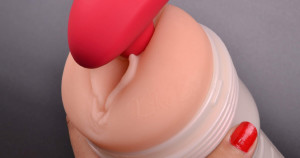 Womanizer Premium tlakový vibrátor, s umelou vagínou