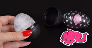 Tenga Egg Lovers masturbátor, v ruke
