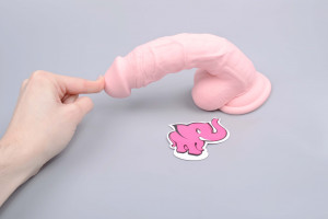 Silikónové dildo Median v ruke