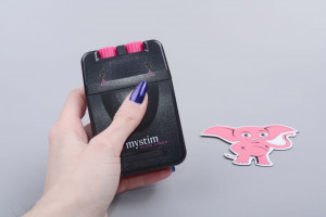 MyStim Analóg zdroj pre elektrosex, v ruke