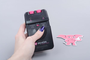 MyStim Analóg zdroj pre elektrosex, v ruke
