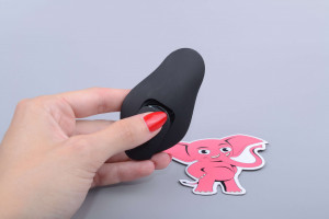Análny kolík pre elektrosex Load of Pleasure s erekčným krúžkom a diaľkovým ovládaním, ovládač