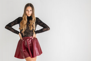 Červená latexová sukňa Misty